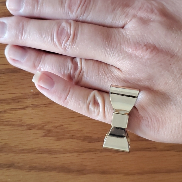 Gold colored bow ring - Picture 2 of 5